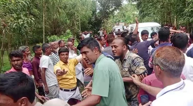 উপদেষ্টা রিজওয়ানার গাড়িবহরে হামলা