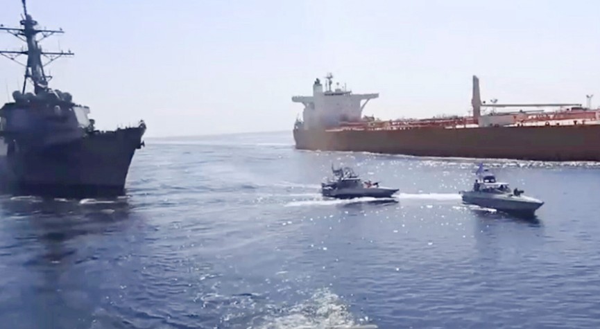 হরমুজ প্রণালী থেকে তেলবাহী ট্যাংকার আটক করল ইরান